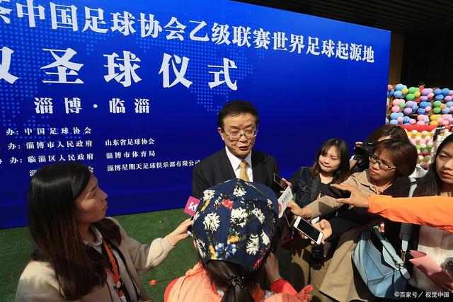 佩德里兑现承诺染白发 歪嘴一笑酷似皇马主帅穆里尼奥
